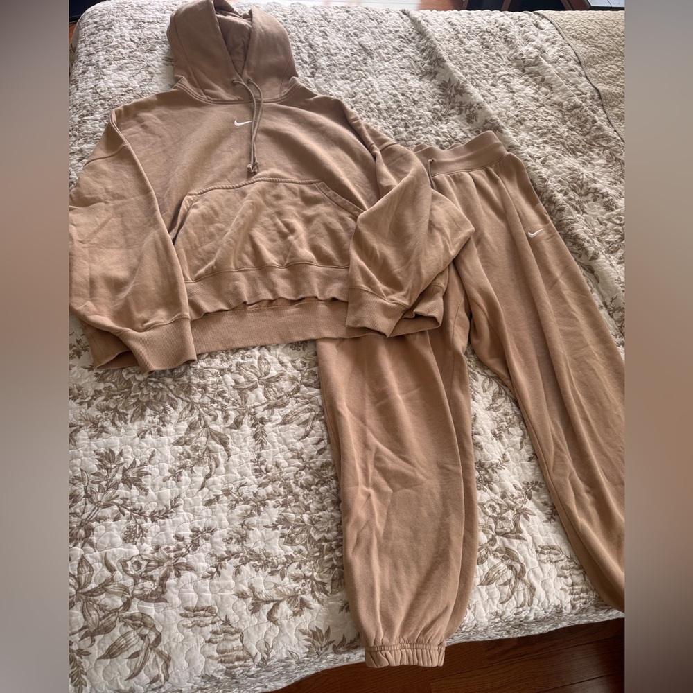 Nike tan sweatpants set